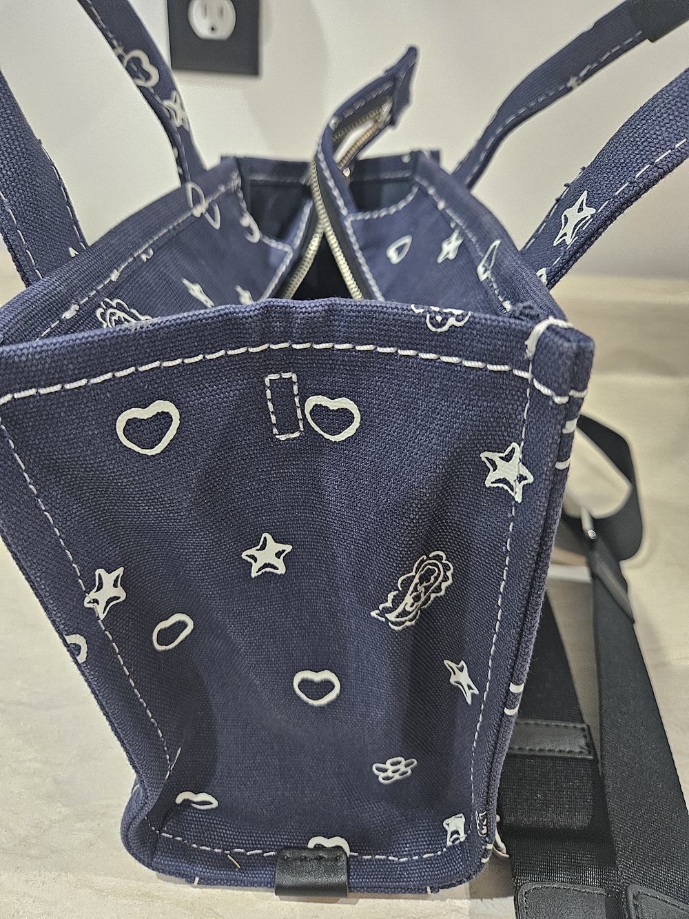 Marc Jacobs Small Tote - Picture 8 of 12